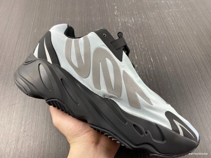 Tint GZ0711 Adidas MNVN Yeezy Boost 700 Blue 0811